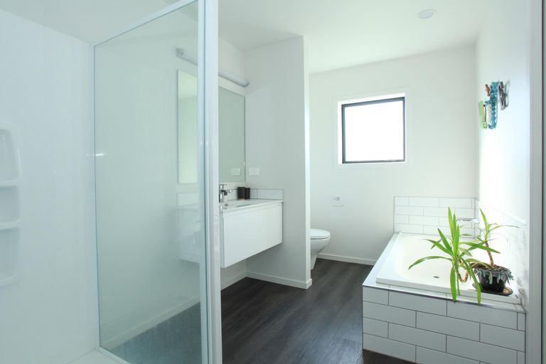 Photo of property in 18 Simon Road, Raglan, 3225