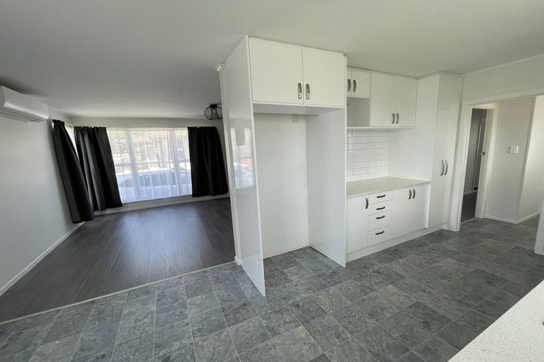 Photo of property in 2 Maybelle Place, Kelston, Auckland, 0602