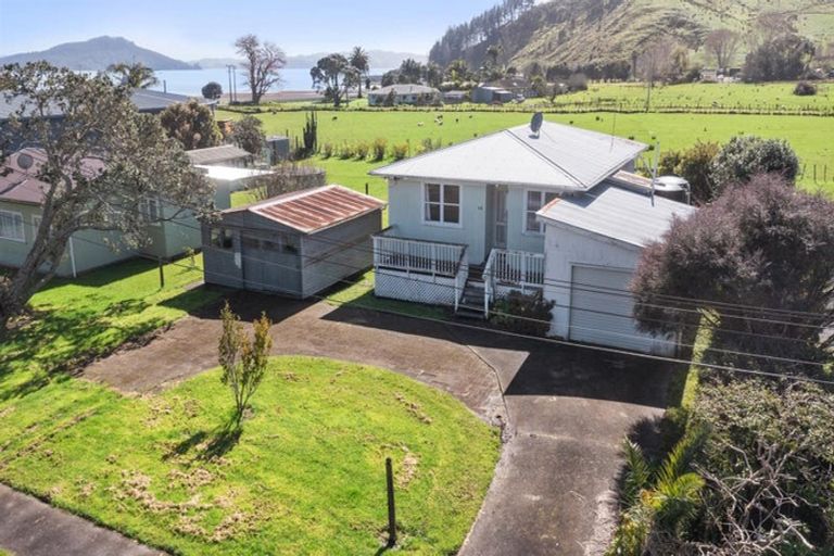 Photo of property in 14 Karaka Road, Kawakawa Bay, Papakura, 2585