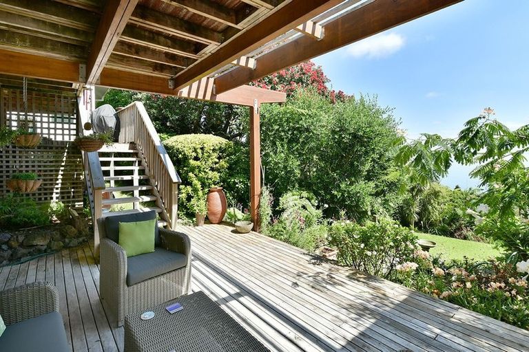 Photo of property in 104 Pacific Parade, Army Bay, Whangaparaoa, 0930