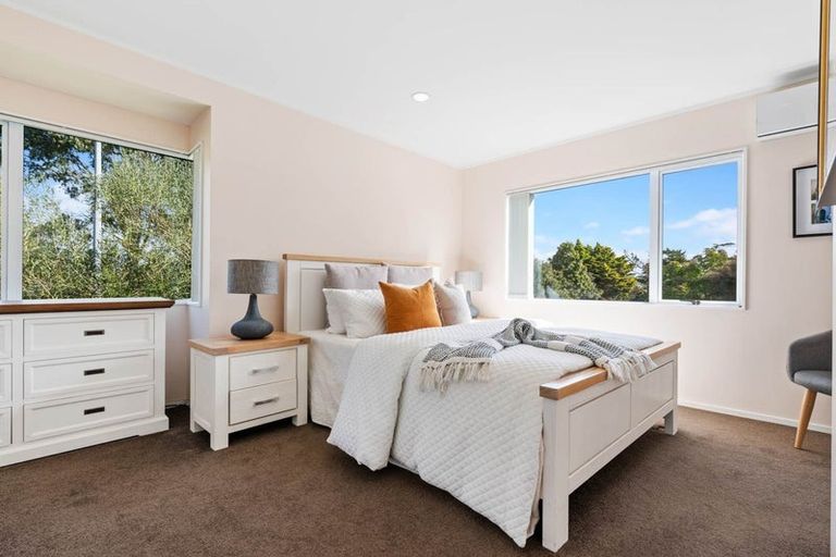 Photo of property in 2/21 Lochend Place, Highland Park, Auckland, 2010