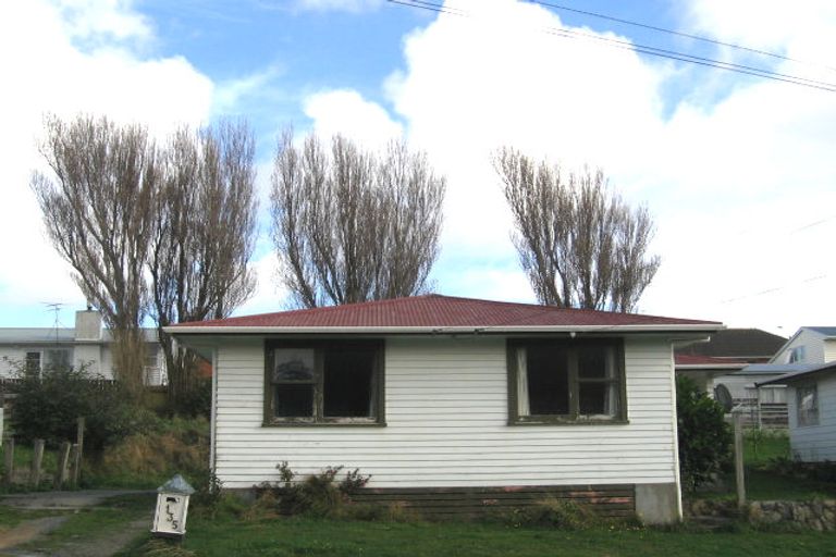 Photo of property in 135 Driver Crescent, Cannons Creek, Porirua, 5024