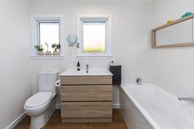 Photo of property in 45 Emlyn Place, Avondale, Christchurch, 8061