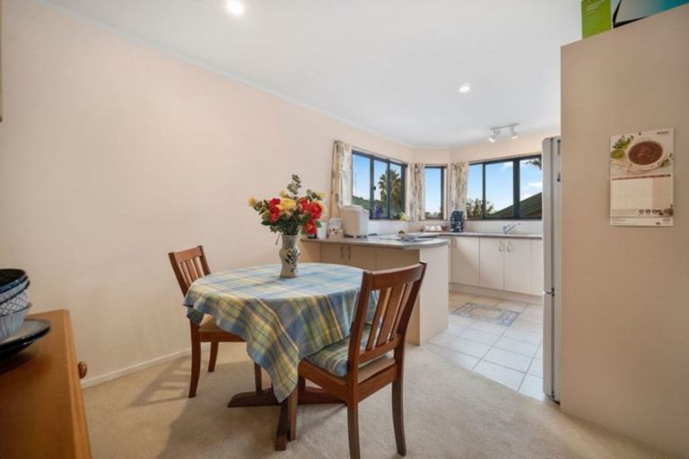 Photo of property in 19 Angel Way, Stanmore Bay, Whangaparaoa, 0932