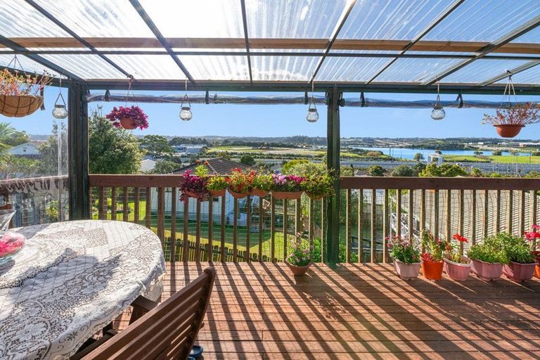 Photo of property in 1/21 Jumento Place, Unsworth Heights, Auckland, 0632