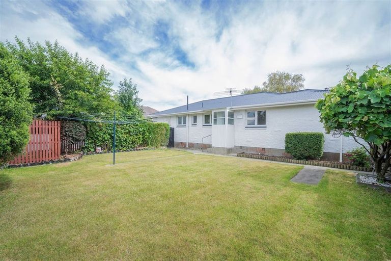 Photo of property in 53 Greendale Avenue, Avonhead, Christchurch, 8042