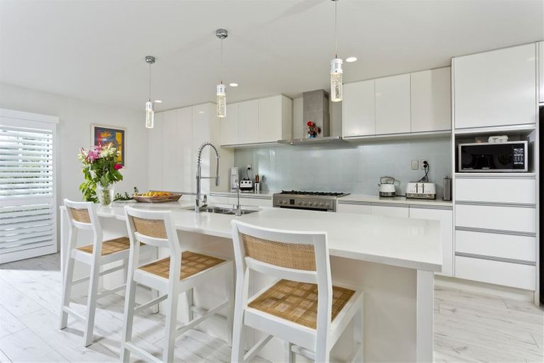 Photo of property in 52a Matipo Road, Mairangi Bay, Auckland, 0630