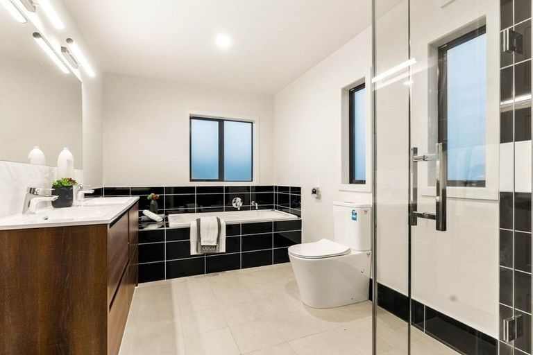 Photo of property in 45a Forrest Hill Road, Milford, Auckland, 0620