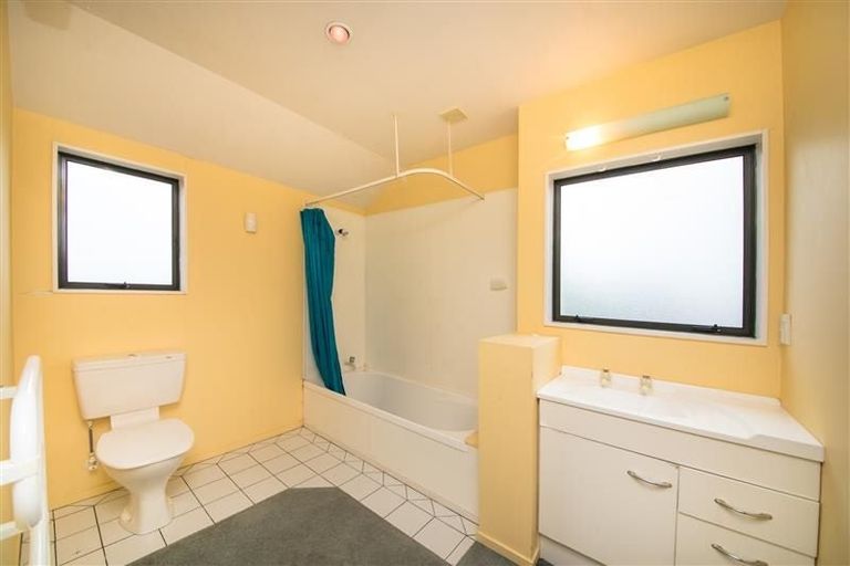 Photo of property in 32 Stewart Crescent, Hokowhitu, Palmerston North, 4410