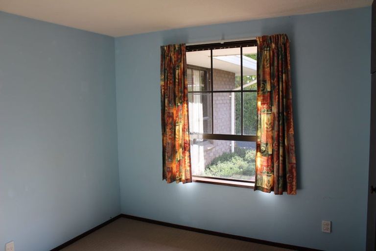 Photo of property in 48 Bellingham Place, Avonhead, Christchurch, 8042