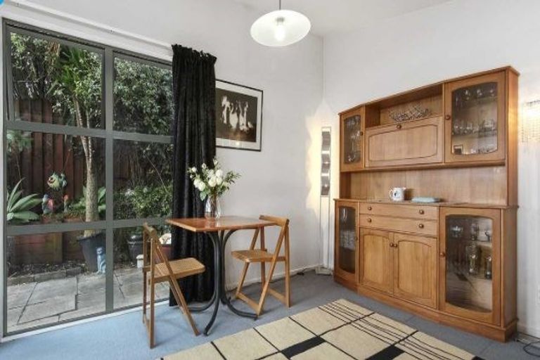 Photo of property in 2/206 Albany Highway, Schnapper Rock, Auckland, 0632