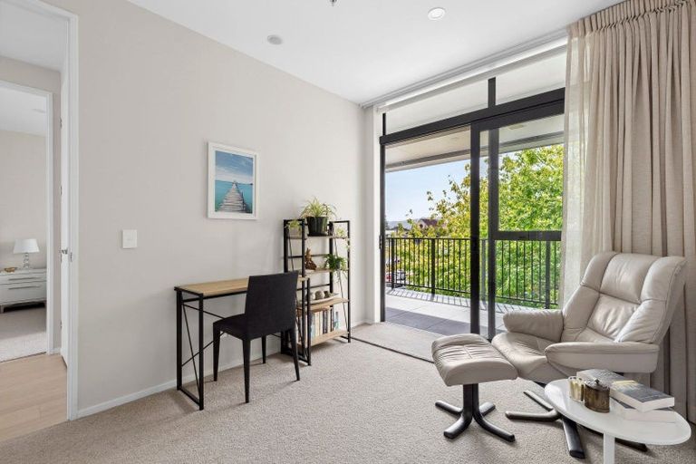 Photo of property in 204/86 Alpha Street, Cambridge, 3434