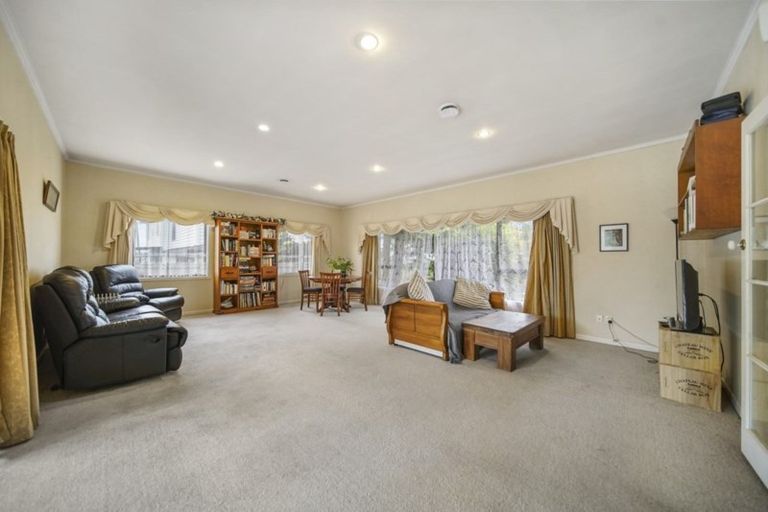 Photo of property in 13 Birdwood Avenue, Papatoetoe, Auckland, 2025