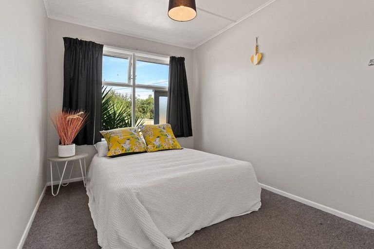 Photo of property in 16 Wavell Crescent, Lansdowne, Masterton, 5810