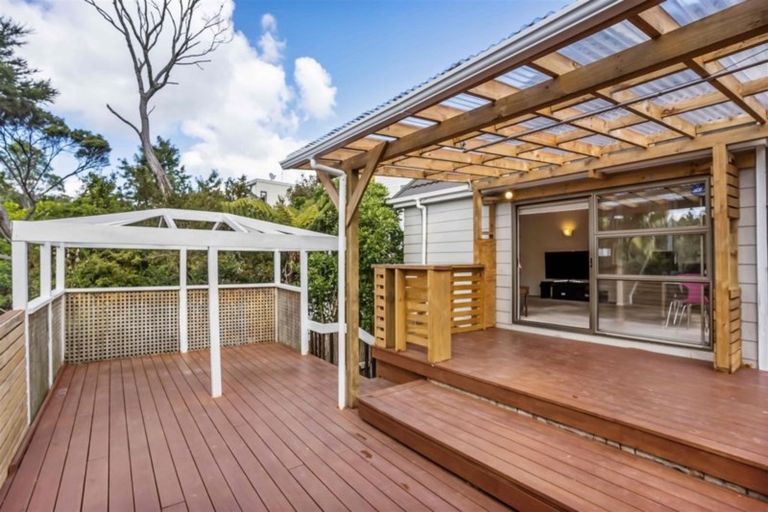 Photo of property in 2/6 Miraka Place, Birkenhead, Auckland, 0626