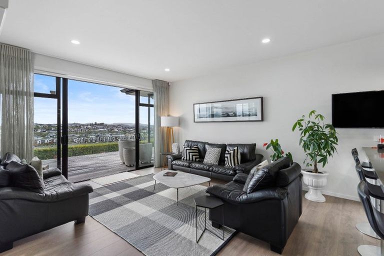 Photo of property in 106 Wainui Road, Silverdale, 0932