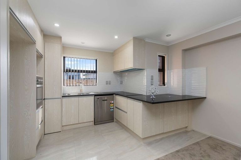 Photo of property in 79a Russell Road, Manurewa, Auckland, 2102