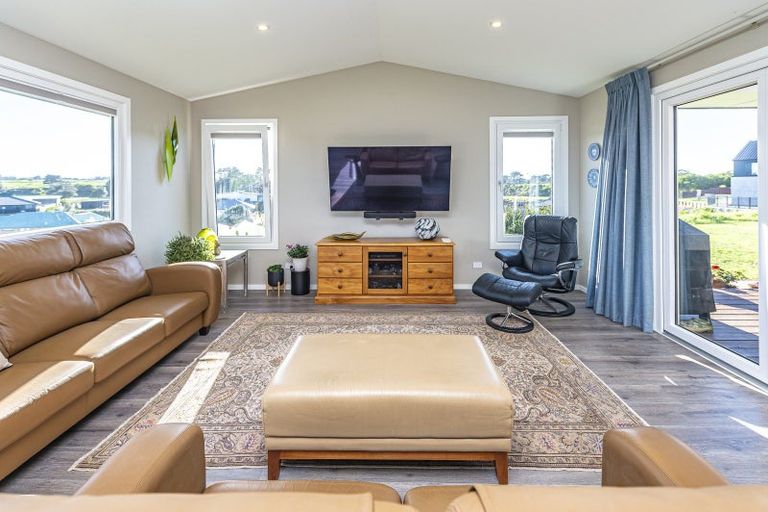 Photo of property in 12 Longbeach Drive, Castlecliff, Whanganui, 4501