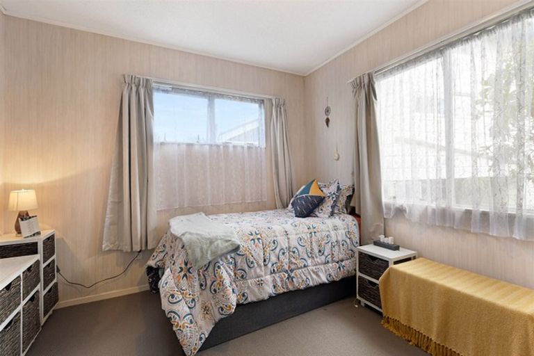 Photo of property in 28 Glynnbrooke Street, Te Atatu South, Auckland, 0610