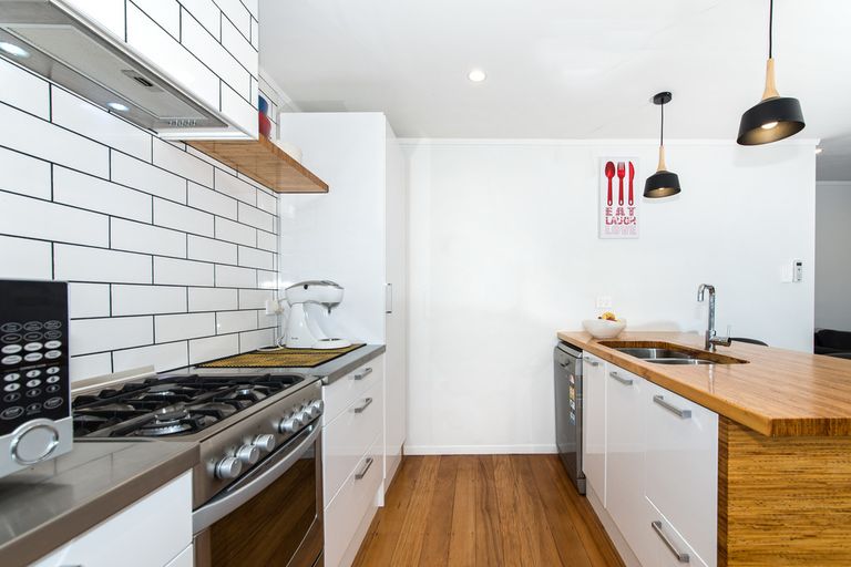 Photo of property in 34 Churchill Avenue, Manurewa, Auckland, 2102