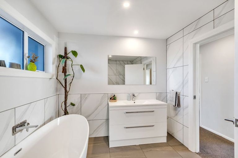 Photo of property in 16 Mitre Street, Gore, 9710