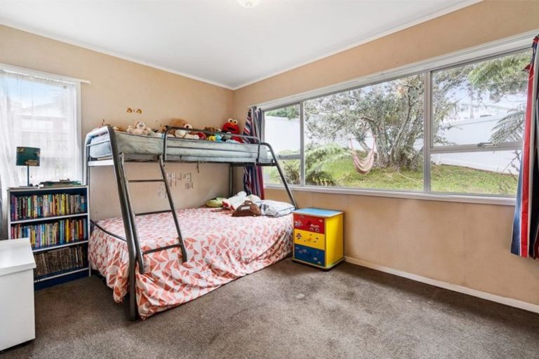 Photo of property in 12 Dunraven Place, Torbay, Auckland, 0630