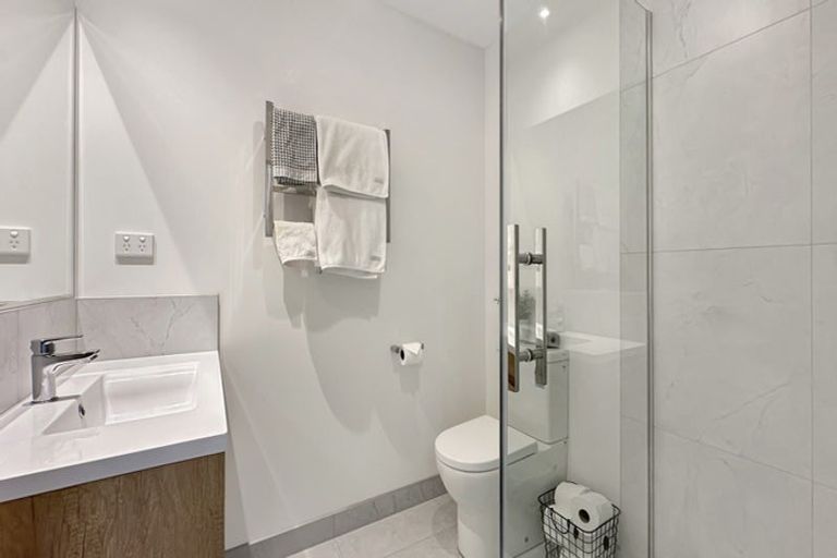 Photo of property in 4/17 Rewarewa Road, Te Atatu Peninsula, Auckland, 0610