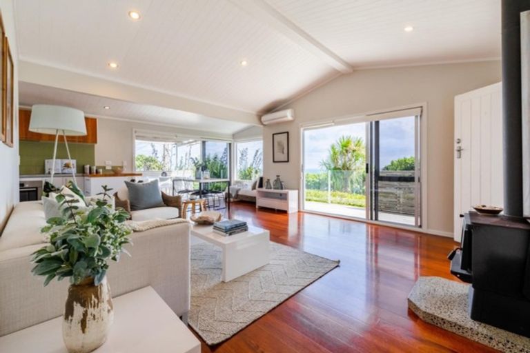 Photo of property in 60 Waitea Road, Muriwai, Waimauku, 0881