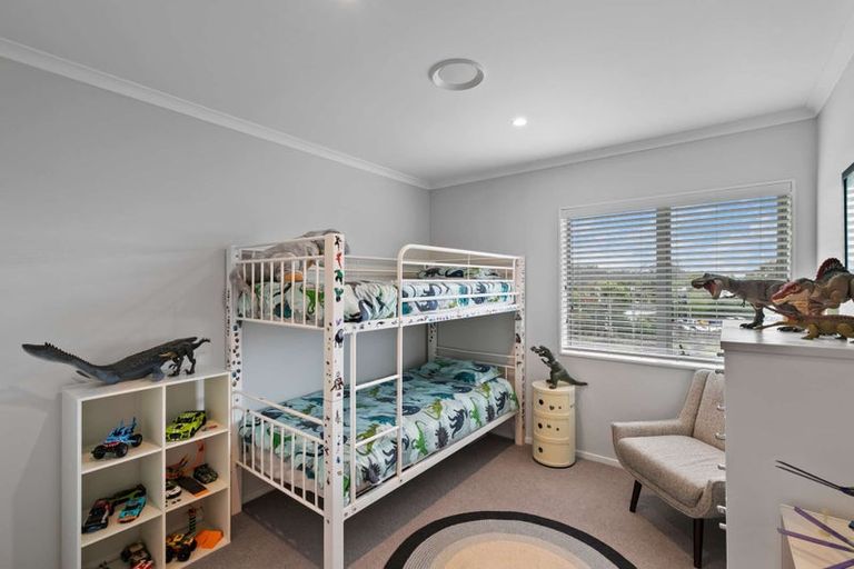 Photo of property in 30 William Wallbank Crescent, Swanson, Auckland, 0614