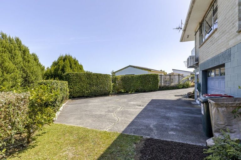 Photo of property in 11a Longview Drive, Merrilands, New Plymouth, 4312