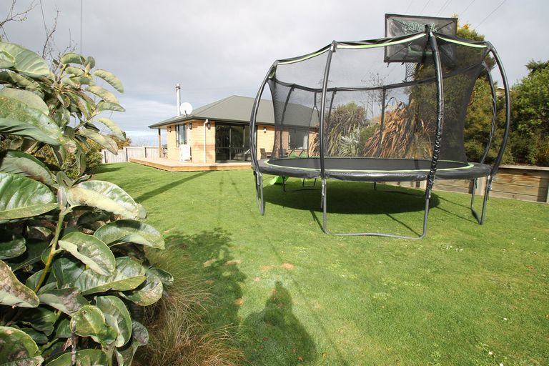 Photo of property in 6 Kohu Place, Halfway Bush, Dunedin, 9010