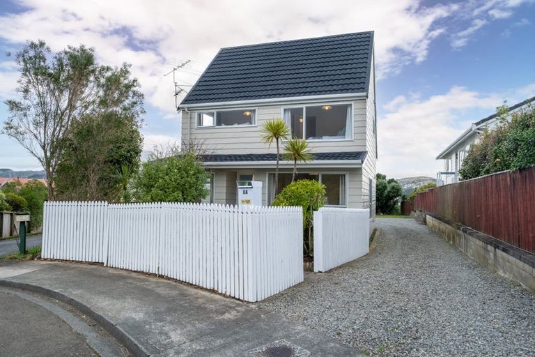Photo of property in 8a Alister Way, Churton Park, Wellington, 6037