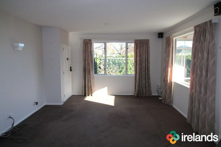 Photo of property in 2 Canberra Place, Redwood, Christchurch, 8051