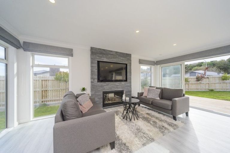 Photo of property in 28 Serenity Crescent, Kelvin Grove, Palmerston North, 4414