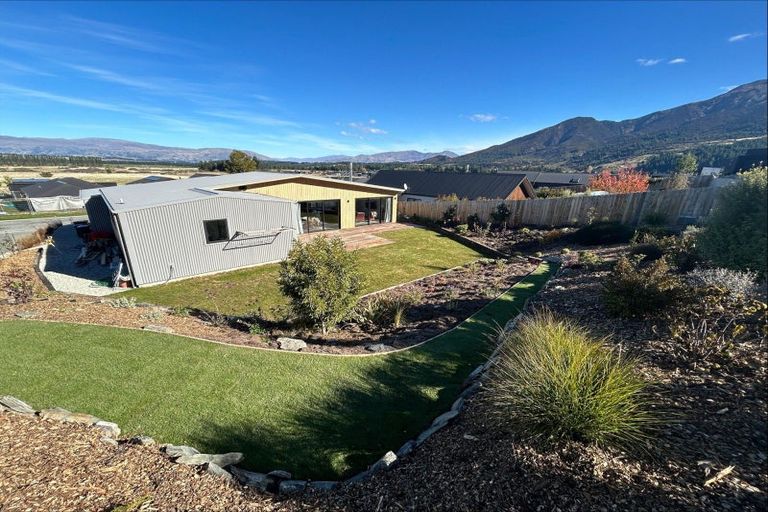 Photo of property in 21 Tomtit Crescent, Lake Hawea, 9382