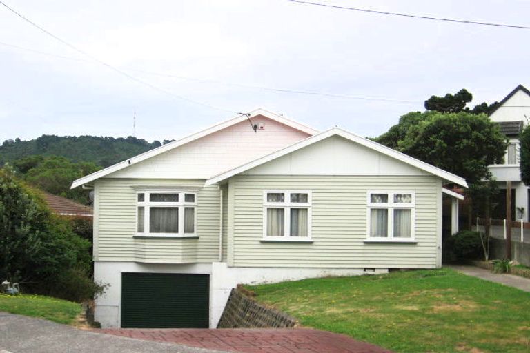 Photo of property in 17 Ranui Crescent, Khandallah, Wellington, 6035