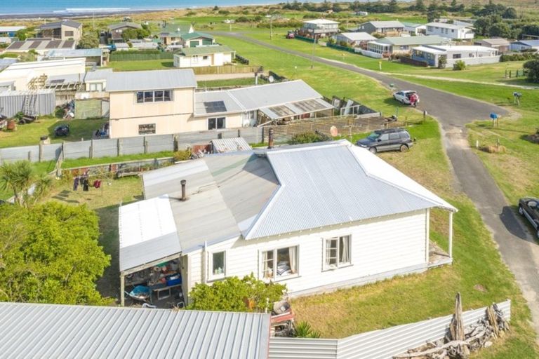 Photo of property in 10 Pingao Place, Waiinu Beach, Wanganui, 4588