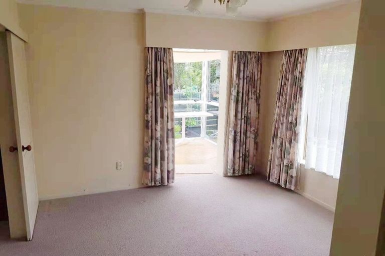 Photo of property in 100 Churton Drive, Churton Park, Wellington, 6037