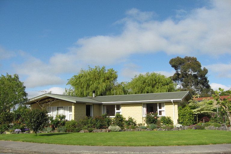Photo of property in 9 Fraser Place, Rangiora, 7400