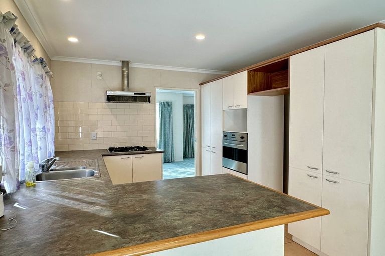 Photo of property in 10 Brosna Place, East Tamaki, Auckland, 2016