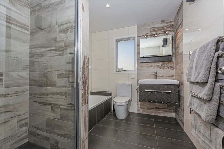 Photo of property in 4 Pipitea Place, Massey, Auckland, 0614