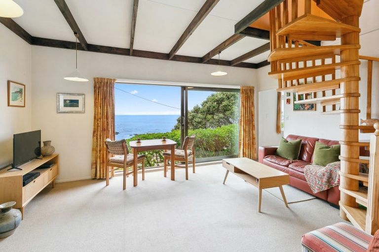 Photo of property in 140 The Esplanade, Houghton Bay, Wellington, 6023