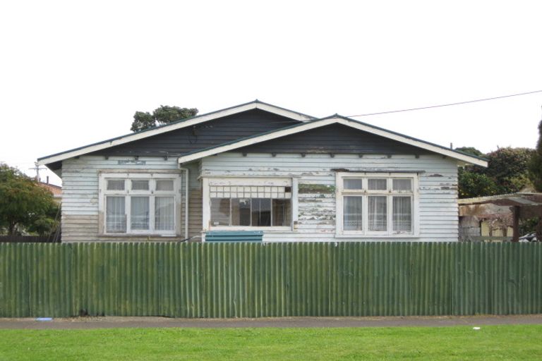 Photo of property in 99 Domett Street, Waitara, 4320