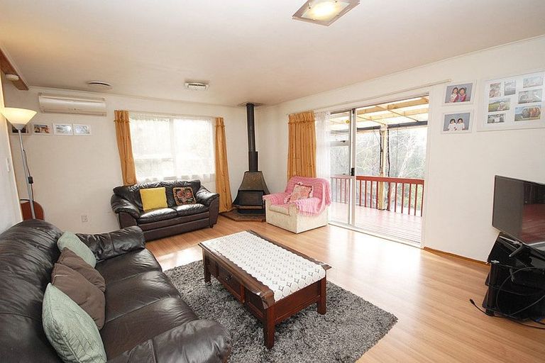 Photo of property in 25 Trias Road, Totara Vale, Auckland, 0629