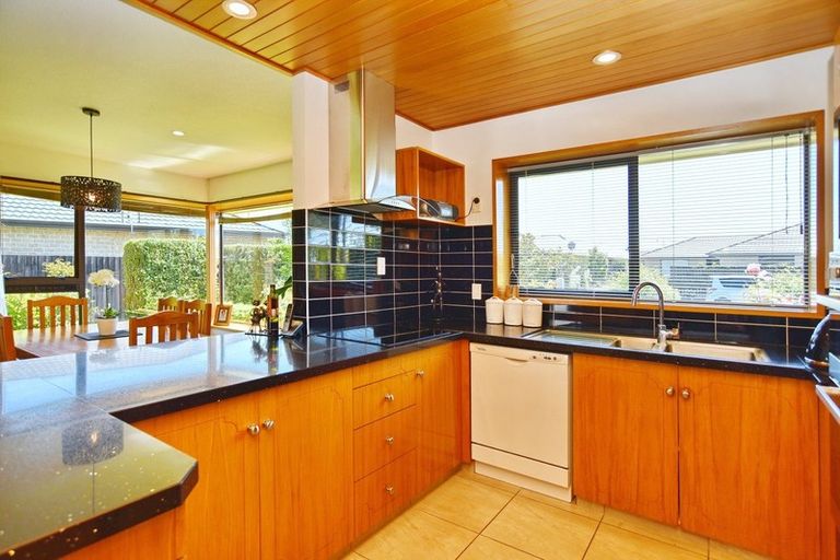 Photo of property in 11 Amdale Avenue, Broomfield, Christchurch, 8042