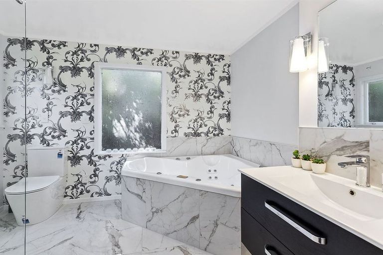 Photo of property in 29 The Track, Plimmerton, Porirua, 5026