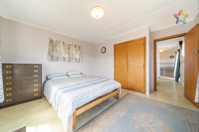 Photo of property in 72 Glen Road, Stokes Valley, Lower Hutt, 5019