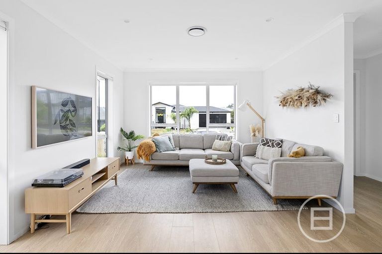 Photo of property in 52 Jane Maree Road, Kumeu, 0810