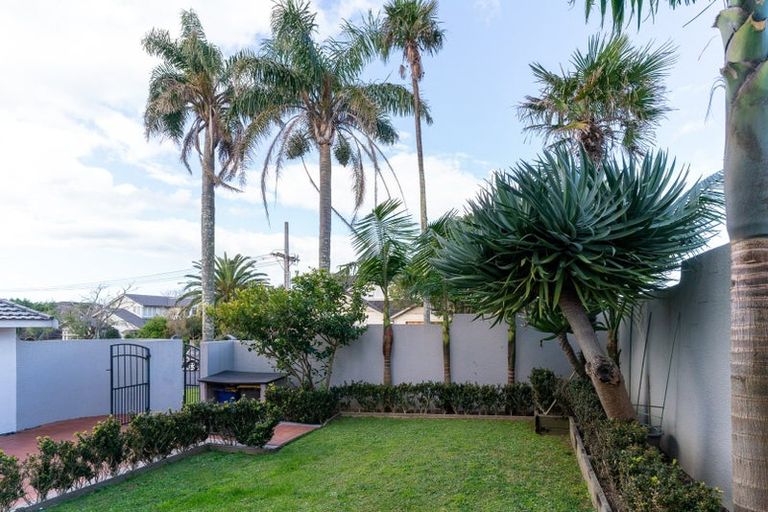 Photo of property in 1/2 Ocean View Road, Milford, Auckland, 0620
