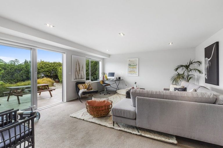 Photo of property in 24 Mewburn Rise, Karori, Wellington, 6012